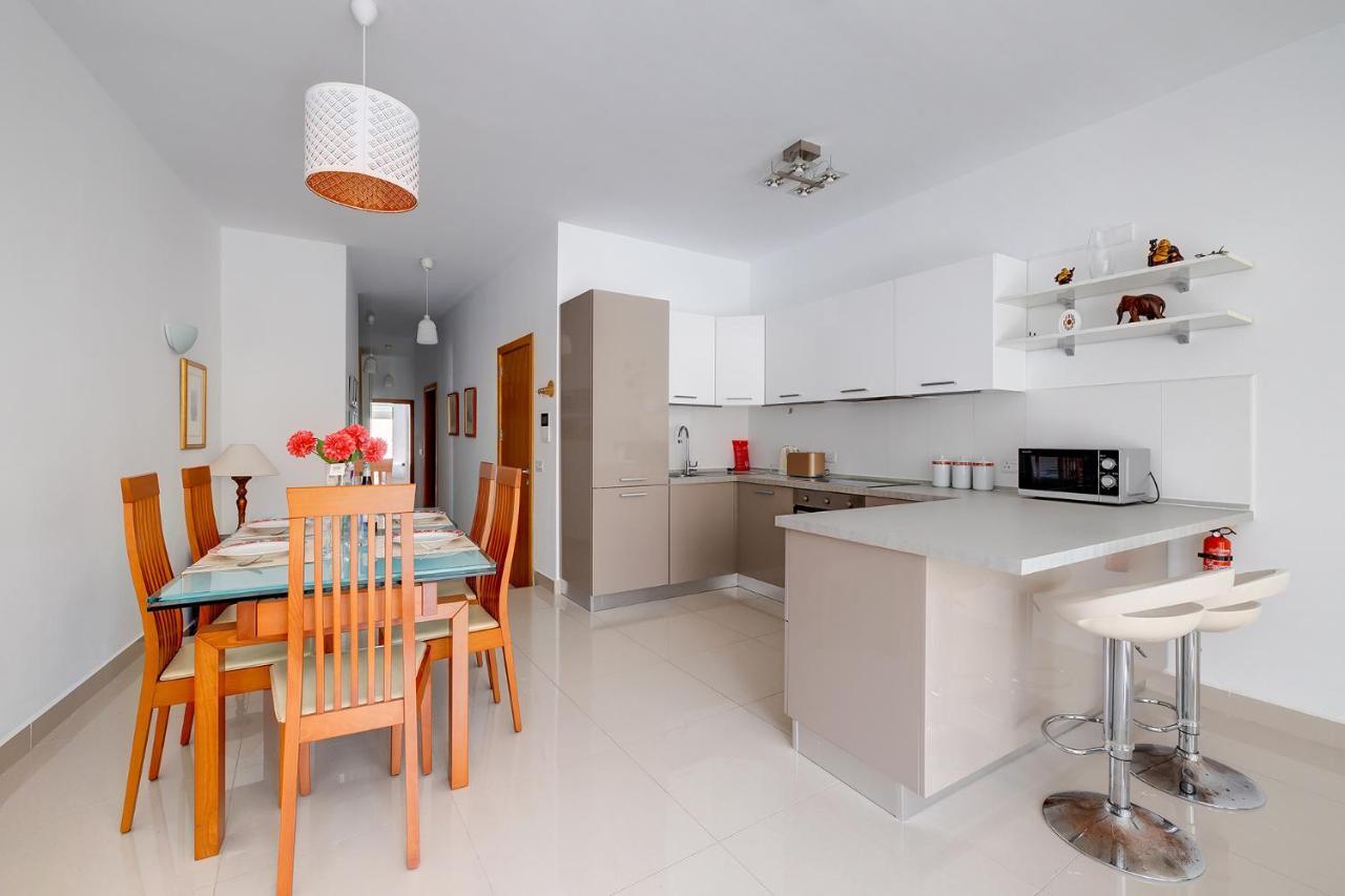 Prime Location Apartment With Side Seaviews Sliema Ngoại thất bức ảnh