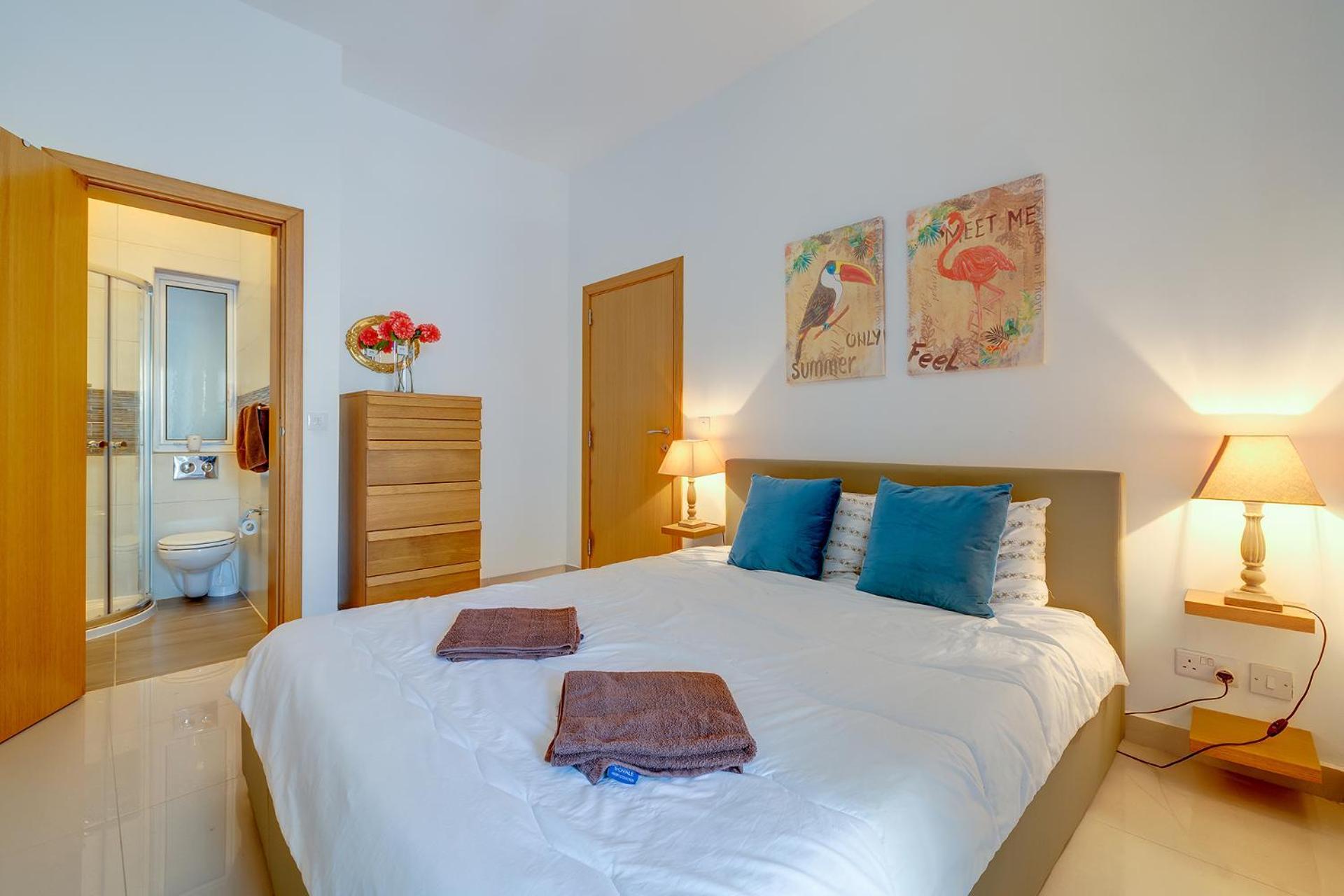 Prime Location Apartment With Side Seaviews Sliema Ngoại thất bức ảnh