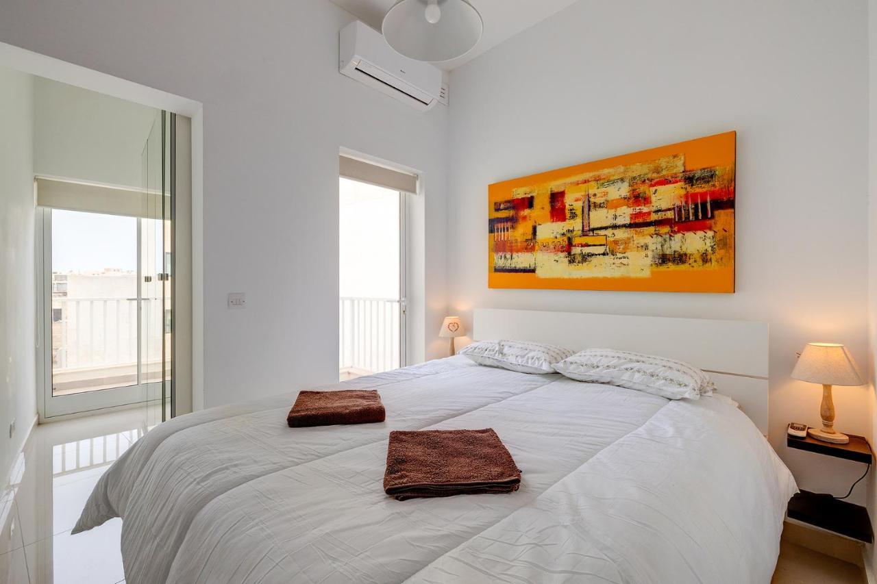 Prime Location Apartment With Side Seaviews Sliema Ngoại thất bức ảnh
