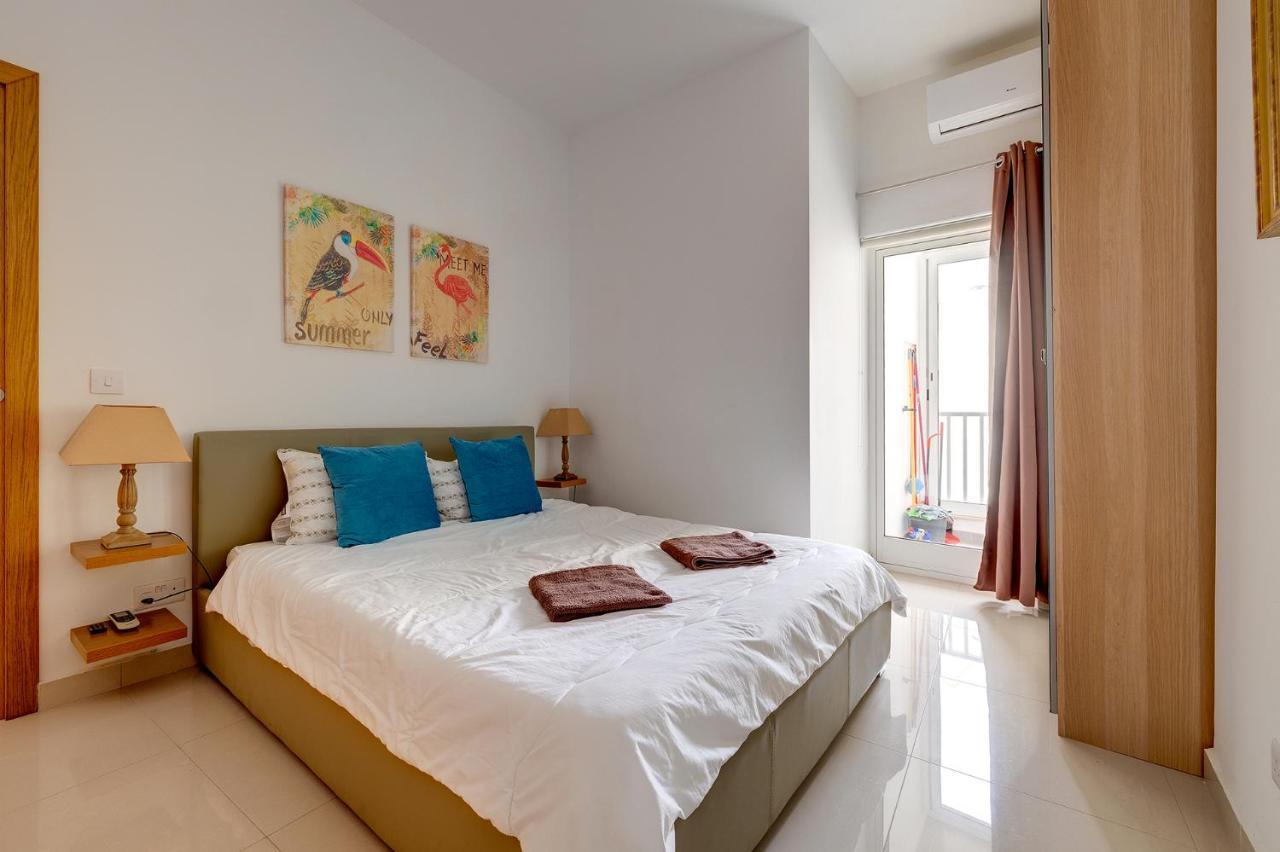 Prime Location Apartment With Side Seaviews Sliema Ngoại thất bức ảnh